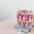 Kupiowe szklane kubki na wyspie Różowe kieliszki do wina